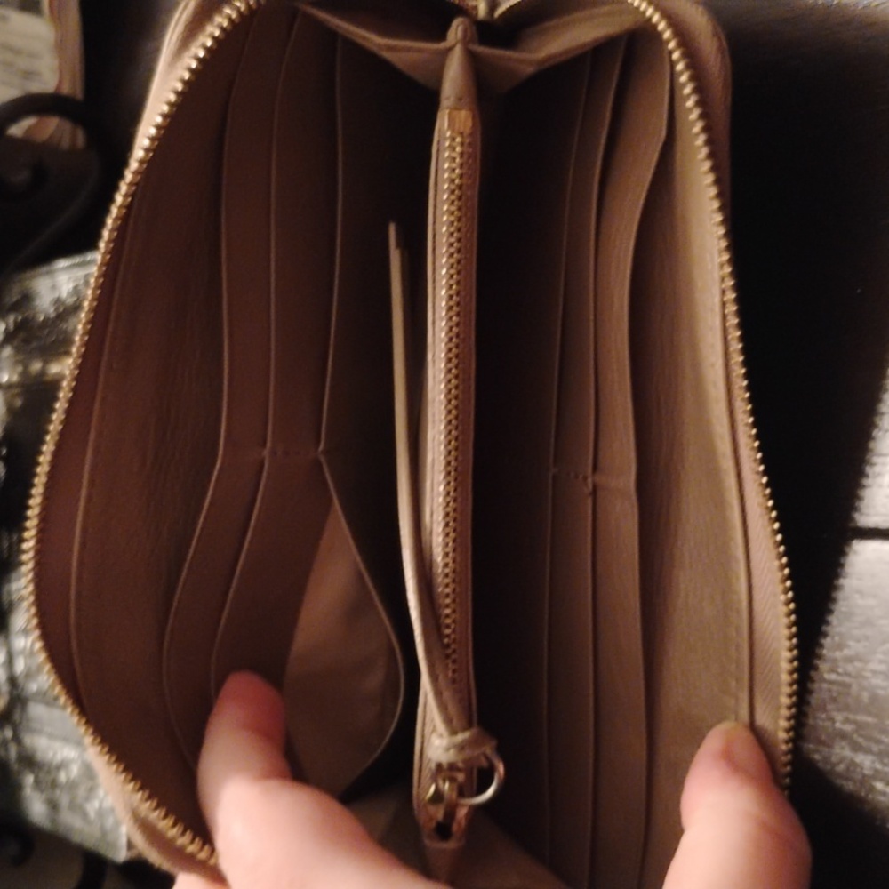 Chloe Leather Bow Wallet - Picture 4 of 10